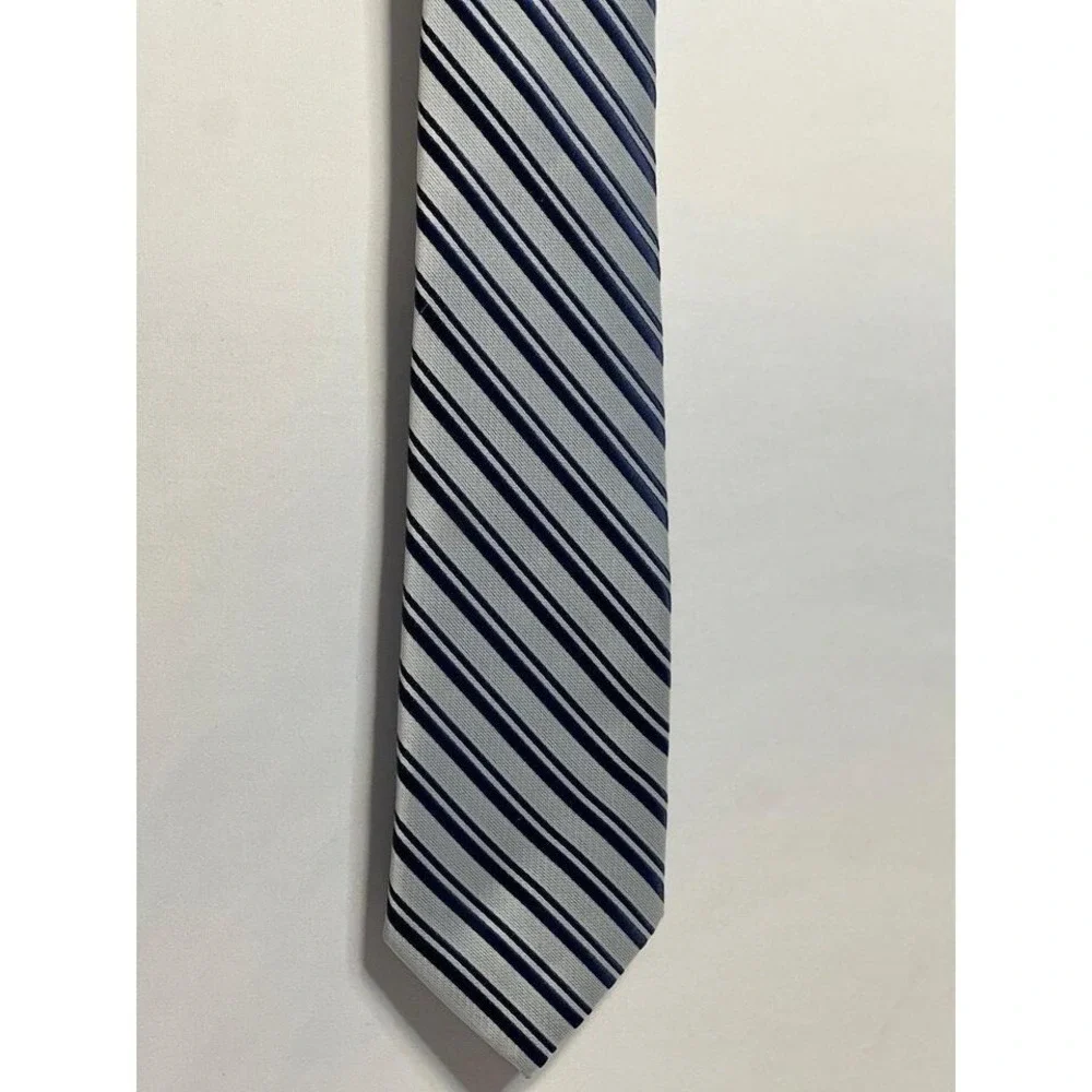 Striped Silk Tie Blue and‎ Silver Diagonal Pattern Business Casual 0366
